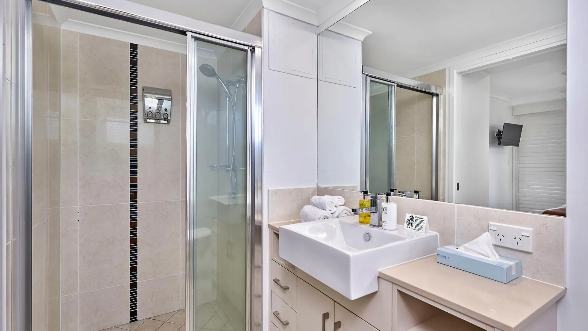 Vision Apartments Cairns 5*,  Australia