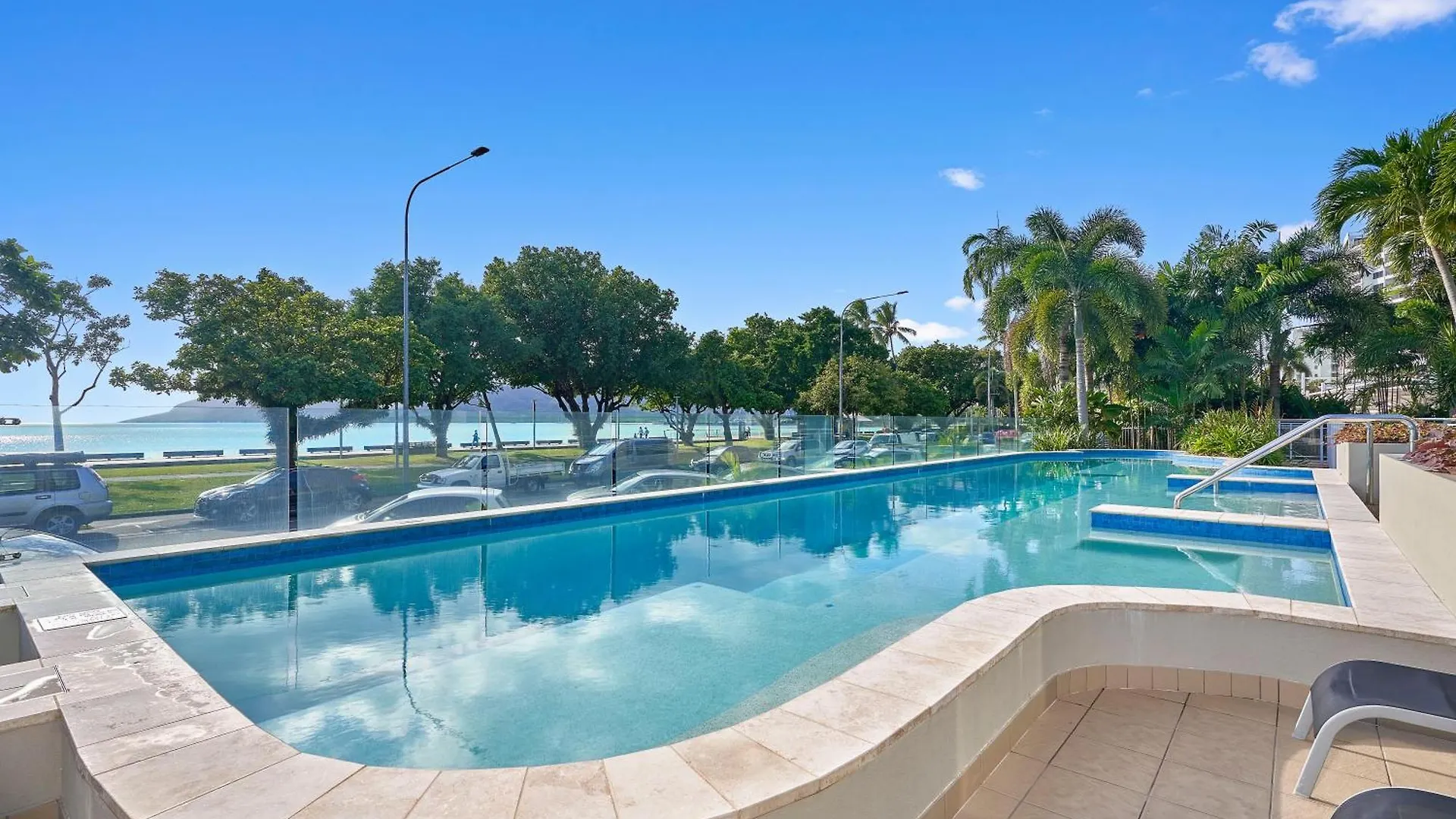 Vision Apartments Cairns Aparthotel
